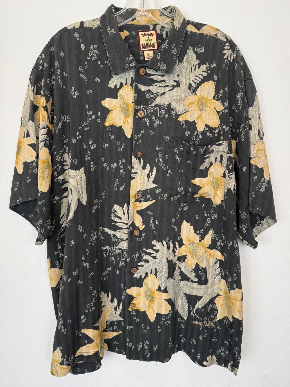 Tommy Bahama Large 100% Silk Hawaiian Camp Shirt Floral Jacquard Textured